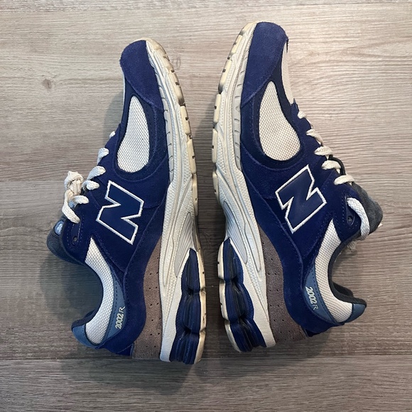 New Balance 2002R (Navy/Cream) - Picture 3 of 6
